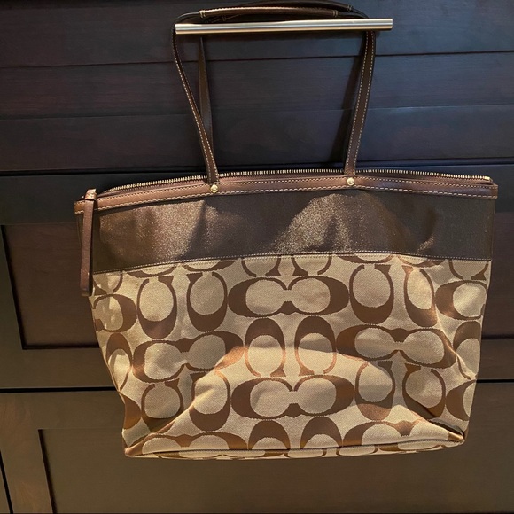 Authentic Signature Coach Tote Purse - Picture 3 of 9